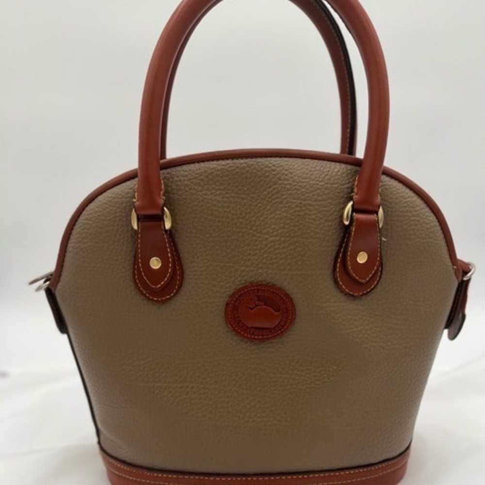 Dooney & Bourke Elegant Brown Leather Handbag